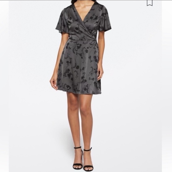NWT 41 Hawthorn Satin Faux Wrap Floral Print Dress Grey and Black Floral Size M - Picture 1 of 16
